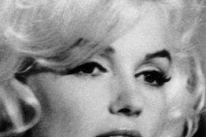 En af filmhistoriens myter er stærkere end nogensinde, og samlere spenderer millioner på det blonde ikon.