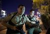 Politiet er massivt til stede ved og omkring kasinohotellet Mandalay Bay, hvor der under en koncert med Jason Aldean blev åbnet ild mod publikum. Foto: John Locher