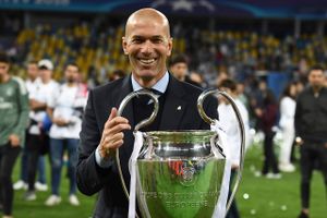 Zinedine Zidane med Champions League-trofæet, som han hentede tre år i træk som Real Madrid-træner. Foto: Franck Fife/AFP Photo