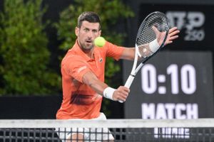 Den serbiske tennisspiller Novak Djokovic spillede solid tennis, da han vandt over Daniil Medvedev.