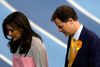 Nick Clegg, som her ses med hustruen Miriam Gonzalez Durantez, tog det fulde ansvar for De Liberale Demokraters katastrofale valg.