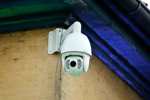 Der er opsat kinesiske overvågningskameraer i Danmark, som frygtes at indeholde digital bagdør.