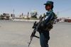 Dette foto er 13 dage gammelt. En afghansk politimand står vagt ved byen Musa Qala i Helmand-provinsen. Byen er flere gange blevet indtaget af Taleban, så generobret af afghanske styrker, og siden billedet blev taget er Musa Qala igen under Taleban-kontrol. Foto: Xinhua