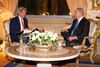 Netanyahu havde et tre timer langt møde med USA's udenrigsminister John Kerry i Italiens hovedstad mandag aften.