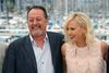 Charlize Theron spiller over for blandt andre den franske skuespiller Jean Reno i Sean Penns nye film "The Last Face". Foto: AP
