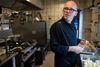 Martin Meineche er ene mand i køkkenet på restauranten med samme navn som ejeren. Foto: Stine Rasmussen
