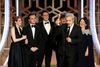 Sam Mendes takker for Golden Globe-statuetten for bedste film for "1917." Foto: Paul Drinkwater/Reuters