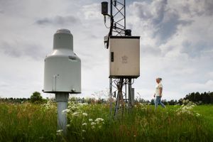 Klimaet i Danmark er blevet mere ekstremt, og gang på gang sættes der nye vejrrekorder. Ofte sker det i eller omkring en lille landsby i hjertet af Jylland. 