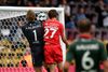 Jacob Rinne, AaB, og Mikkel Damsgaard, FC Nordsjælland, deles om bolden. Symptomatisk for søndagens opgør, der sluttede med pointdeling: 0-0. Foto: Lars Møller/Ritzau Scanpix