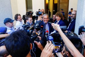 Michel Platini og Sepp Blatter skal igen i retten, hvis den schweiziske statsanklager får sin vilje.