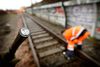 Medarbejdere fra Banedanmark arbejder med at udbedre skaderne efter endnu et kabeltyveri ved Åmarken station.