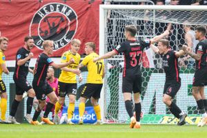 FC Midtjylland tog søndag en vigtig sejr på 3-1 over AC Horsens grundlagt af to mål efter hjørnespark.