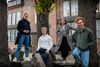2.g.-eleverne fra Aarhus Katedralskole Sølve Frida Hofmann Gasser, Herman Skovbjerg, Elizabeth Otzen og Simon Noble fortæller, at de på fredage inden corona stort set altid var til en fest eller mødtes med venner f.eks. på et værtshus. Nu er festerne sjældne og nøje planlagte. Livet er blevet mindre spontant, som de siger.