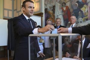 Front National og det konservative parti blev ikke knust så meget af Macron som ventet.