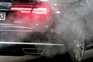 Hvis valget står mellem at prioritere økonomisk vækst eller at gøre noget ved klimaforandringerne, vil tre ud af fire europæere vælge det sidste. Foto: AP/Michael Sohn