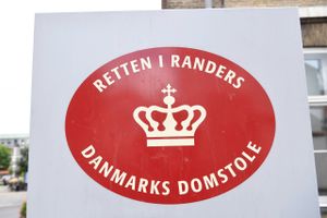 I løbet af onsdag vil 10 mænd blive stillet for en dommer ved Retten i Randers sigtet for narko og hæleri.