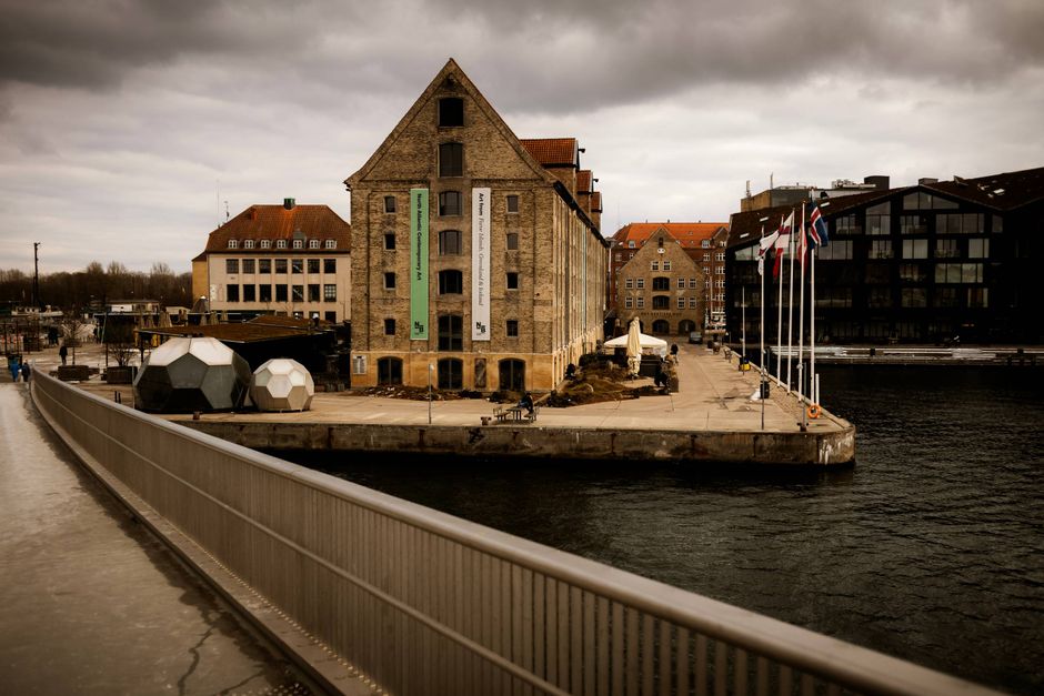 Et godt råd: Forlad Nyhavn via Inderhavnsbroen og gå på Barr.
