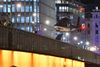 En helikopter lander på London Bridge kort efter angrebet lørdag aften. Foto: Dominic Lipinski