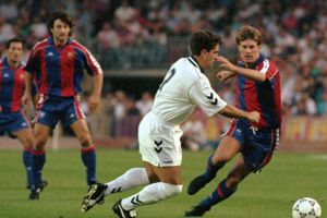 Siden Michael Laudrup forlod FC Barcelona for 27 år siden, har han aldrig været så bekymret for sin gamle klub, som han er lige nu. I dag kommer Laudrups anden spanske eksklub, Real Madrid, på besøg i Barcelona til sæsonens første Clásico mellem to storklubber i knæ.