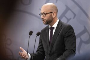 Prehn erkender, at han har skrevet forkert navn på en middagsregning, som blev betalt med ministeriets kort.