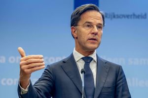 På grund af omikron er der ikke nogen vej uden om en nedlukning, siger Hollands premierminister.