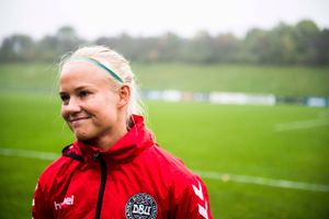 Pernille Harder er blandt de 23 spillere, der skal repræsentere Danmark ved den stærkt besatte Algarve Cup.