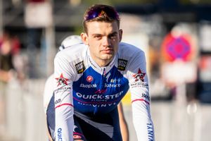Kasper Asgreen kom til skade i et styrt kort før årets Tour de France. Nu trækker den danske rytter sig fra løbet.