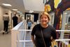 Charlotte Wiesauer bor i en ældrebolig i Generationernes Hus og har selv gjort en indsats for at få flere generationsmøder i huset. Foto: Louise Burmeister