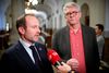 Radikales Martin Lidegaard og SFs Karsten Hønge taler med pressefolk i forbindelse med møde i Udenrigspolitisk nævn på Christiansborg. Foto: Jens Dresling