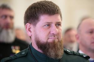 Tjetjeniens leder prøver at nedkæmpe historier om inaktive krigere i kampen mod Ukraine, der tilsyneladende har travlt med at være på sociale medier. 