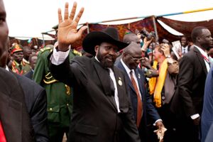 Sydsudans præsident, Salva Kiir, har underskrevet en fredsaftale med den opposition, han i de seneste fem år har bekriget.