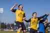 Hobro IK's Alexander Kirkevold og Jacob Tjørnelund jublede i solskinnet på Helsingør Stadion. Foto: Anders Kjærbye/Ritzau Scanpix