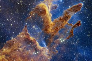 Skabelsens Søjler blev første gang fotograferet af Hubble-teleskopet i 1995. Nu har teleskopets efterfølger også taget et billede af de ikoniske skyer. 