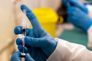 Børn mellem 12 og 15 år kan nu stikkes med Pfizer-vaccinen, men det er endnu uvist, om myndighederne vil anbefale vaccinen til alle danske børn.