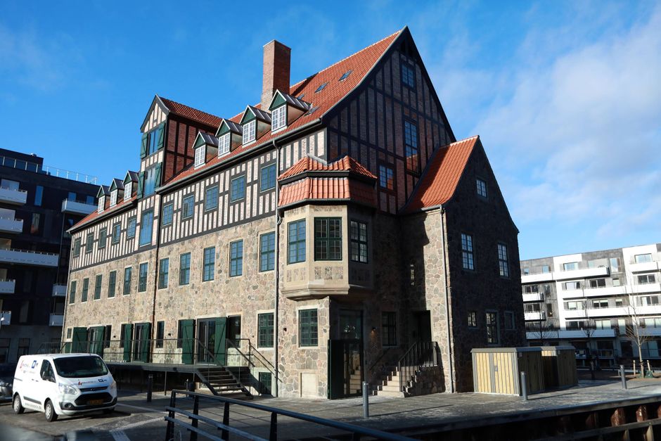 Fra den nye restaurant Herkomst i Sydhavnen er der to kilometer til Borgbjergsvej, hvor Anker Jørgensen boede. Postnummeret er det samme, 2450 SV – men den mentale afstand er intet mindre end enorm. Sydhavnen er ny.