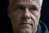 Niels Tomassen på 52 år blev misbrugt, da han var 10 år gammel af en dreng, der boede i nabolaget. Først efter 35 år fortalte han nogen om overgrebene. Derefter søgte han hjælp hos psykoterapeut Lisbeth Høstgaard Møller, der onsdag blev tildelt årets Tine Bryld Prisen for bl.a. at få flere mænd, der som Niels Tomassen har været udsat for seksuelle overgreb, til at søge professionel hjælp og til at tale om det. Fotos: Katrine Marie Kragh