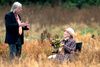 Dr. Phil og museumsinspektør Flemming Kraul ved Nationalmuseet viste Dronning Margrethe rundt på området ved den nye kultur- og naturattraktion Solvognens fundsted i Trundholm Mose i Odsherred. Foto Keld Navntoft/Ritzau Scanpix