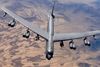 I Afghanistan er der omkring 8600 amerikanske soldater. På billedet ses et amerikansk B-52 Stratofortress, der gør klar til at få brændstof på over Afghanistan. Foto: U.S. Air Force