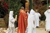 Andelen af kristne i Israel og de israelskbesatte områder er hastigt faldende. Kristne udgør i dag 2,3 pct. af befolkningen mod 19 pct. i 1948. Her markerer kristne palmesøndag foran et kloster i Bethlehem.