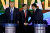 Marco Rubio og Ted Cruz hilser på hinanden under debatten, hvor Trump var under heftig beskydning fra dem begge.