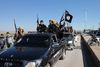 Krigere fra Islamisk Stat (IS) kører i konvoj. Arkivfoto: AP