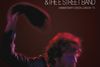 Bruce Springsteen & The E Street Band spillede i 1975 i Hammersmith Odeon i London. På coveret til liveudgivelsen svinger Springsteen med sin hue. Foto: Sony Music