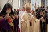 Pave Frans sammen med de armensk-ortodokse kirkeledere Karekin II (til højre) og Catholicos Aram I. Ikke kun pave Frans har brugt ordet folkemord om tyrkernes drab på amenierne. Også pave Johannes Paul II brugte den formulering i 2000. Foto: L'Osservatore Romano