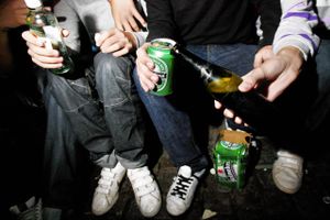 Analyse: Regeringen er klar til at forhandle forbud mod at sælge øl til unge under 18 år og øge aldersgrænsen for køb af tobak til 25 år.