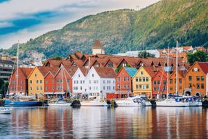 Efter coronaepidemien må Bergen kigge langt efter de velpolstrede krydstogtturister. I stedet giver situationen Norges andenstørste by anledning til at gentænke byens turismestrategier og grønne visioner.
