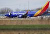 Dette Southwest Airlines-fly måtte nødlande i Philadelphia. Foto: David Maialetti/AP
