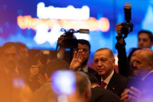 Eksperter advarer om økonomisk uro, uanset om Erdogan eller hans udfordrer, Kilicdaroglu, søndag vinder anden runde af det tyrkiske præsidentvalg. Det mærkes allerede på Istanbuls Grand Bazaar. 