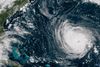 Orkanen "Florence" befinder sig tirsdag morgen cirka 1.700 kilometer fra USA's østkyst. Foto: NOAA via AP