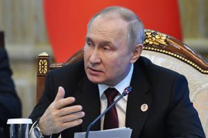 Vestens prisloft på russisk olie er "dumt", siger Putin, som varsler kollaps i olieindustrien og høje priser.