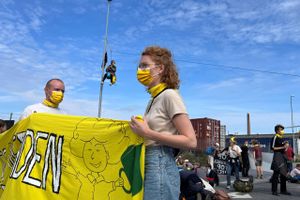 Klimaaktivisme er det modsatte af egoisme, og hvordan Jyllands-Posten i sin leder ligefrem kan kalde at være fascistoid, må stå tilbage som det største spørgsmål, mener indlæggets skribenter. Arkivfoto: Casper Dalhoff 